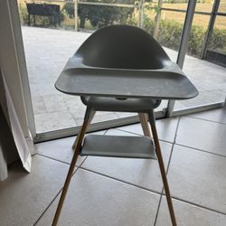 Gray High Chair Stokke 