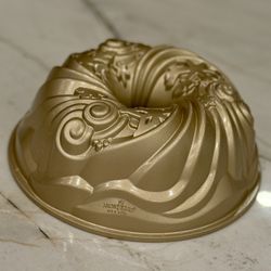 Nordic Ware Cast Aluminum Non-stick Snowflake Bundt Pan