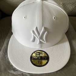 Brand New New York Yankees New Era White on White 59FIFTY Fitted Hat - Size 7 1/8 - CANNOT FIND IN STORES - PICKUP IN AIEA - I DON’T DELIVER - LOW BAL