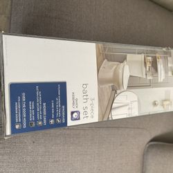 Tres. Piezas para el baño