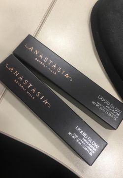Anastasia Beverly Hills Liquid Glow highlighter