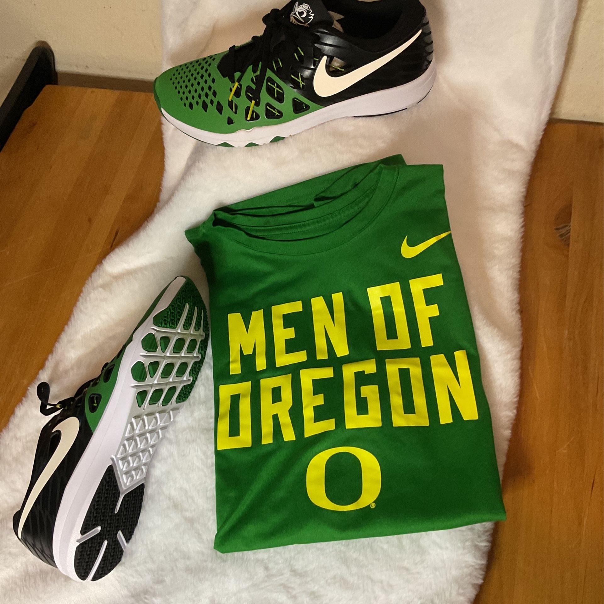University Of Oregon Men Of Oregon: Nike Shoes And Shirt Bundle