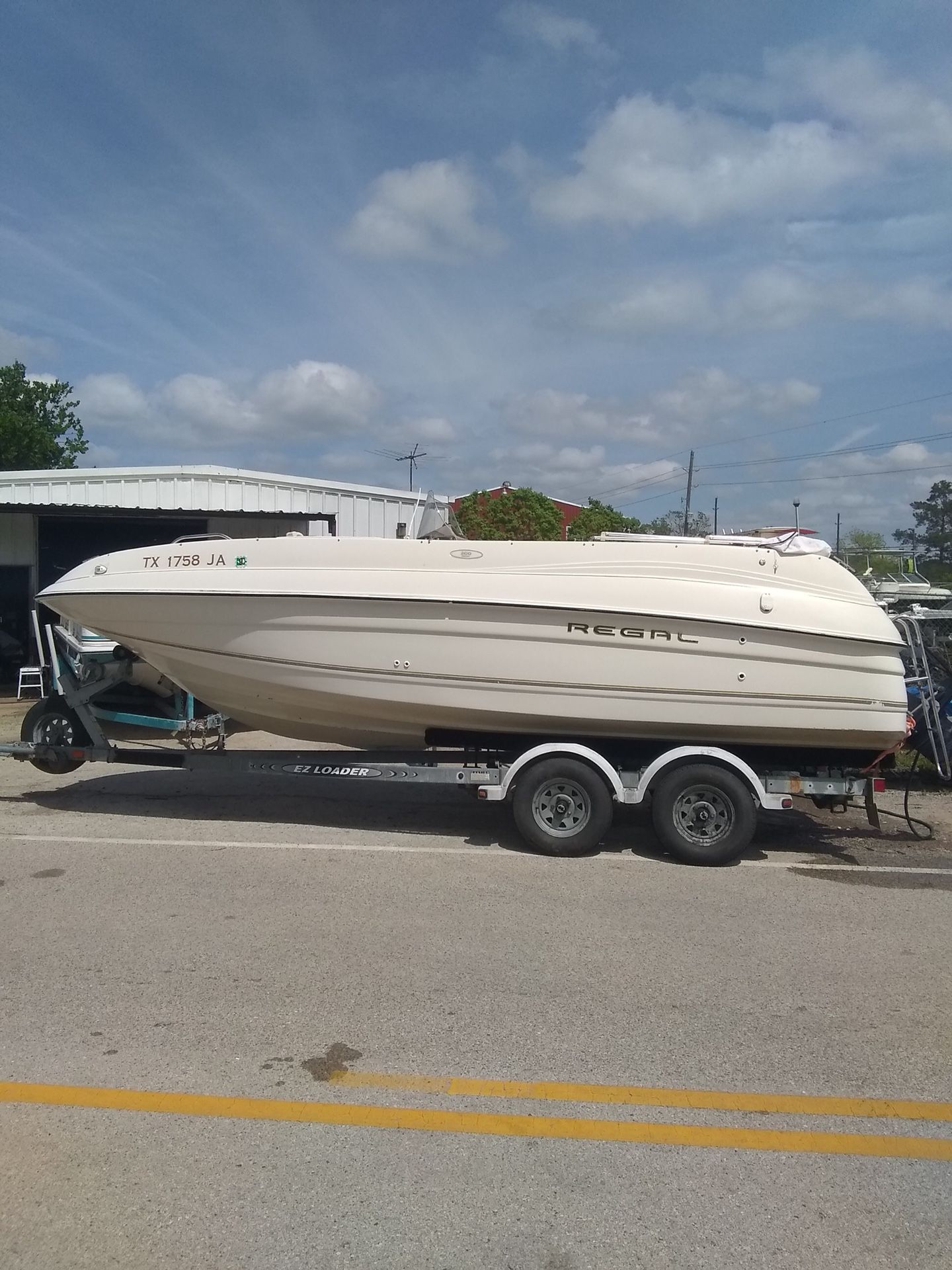 1998 Regal 200 Destiny Deck Boat (20ft)