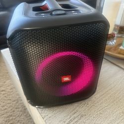 JBL Encore Essential Bluetooth Partybox Speaker in Like New condition LOOK!!