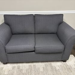 Very Good Condition Loveseat 