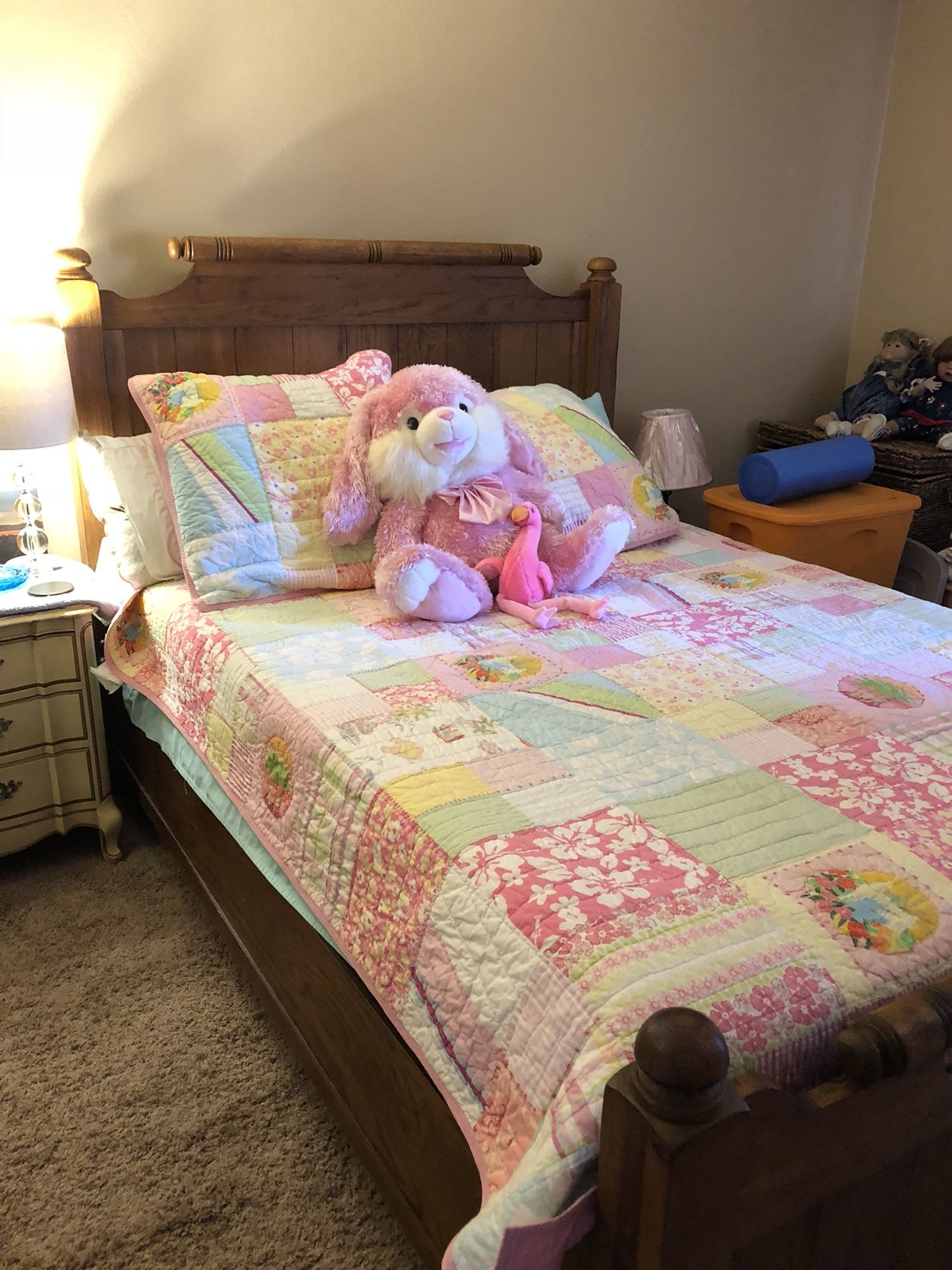 Broyhill Attic Heirloom Queen bed