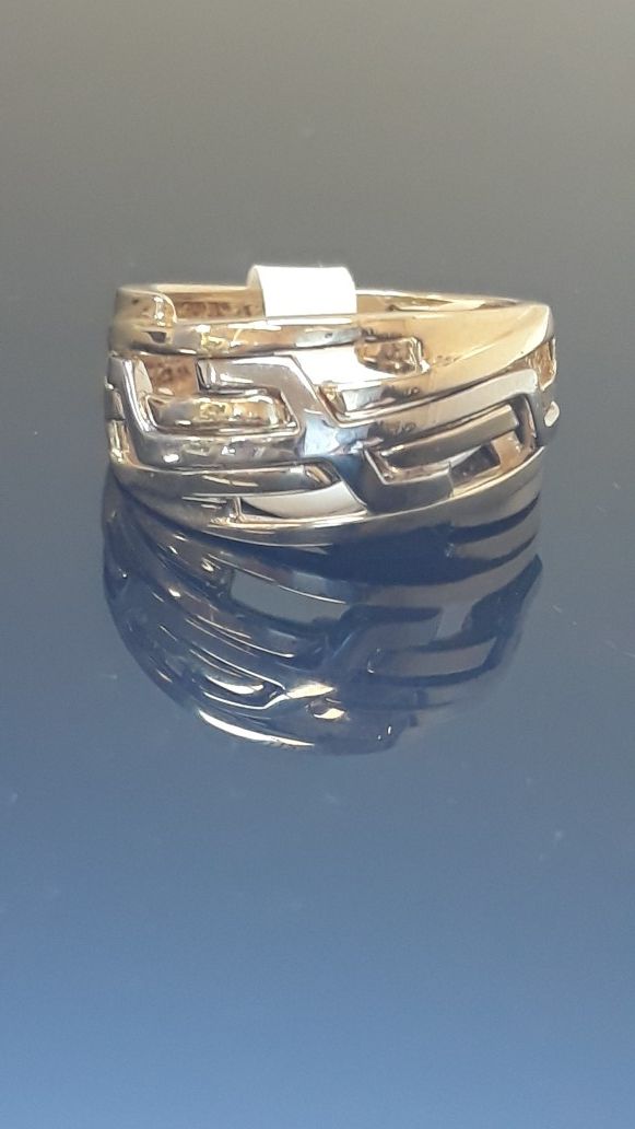 14k two tone gold Ring 6.7 grams size 7