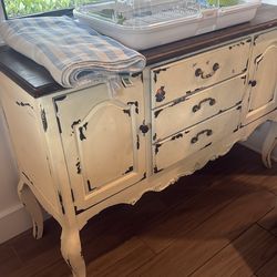 Dresser/ sideboard