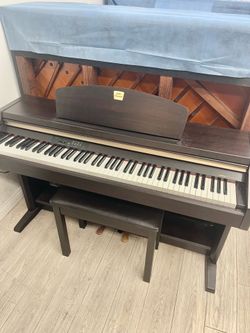 Built in 2000 Yamaha Clavinova CLP 920 digital piano