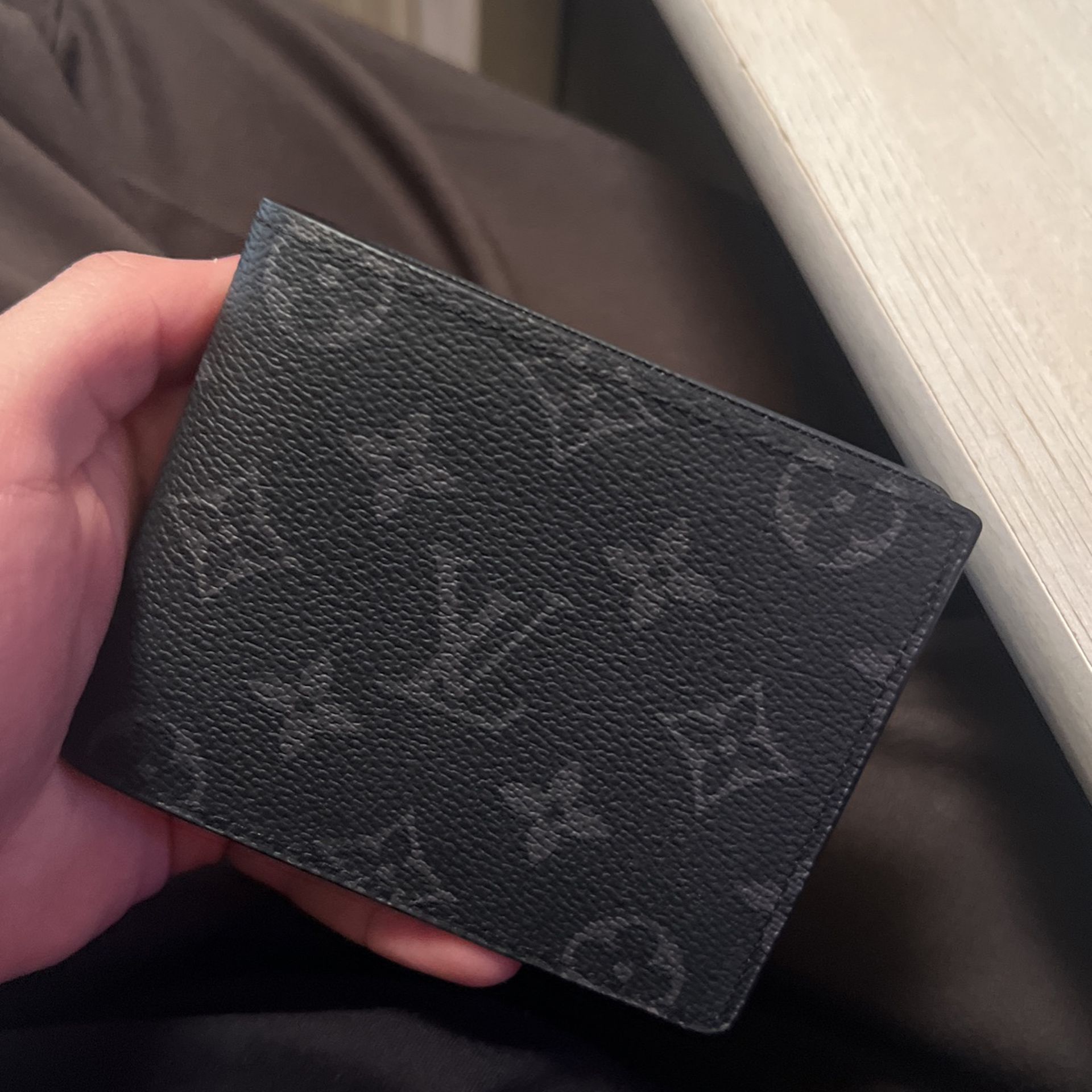 LOUIS VUITTON PATENT LEATHER WALLET for Sale in Oceanside, CA - OfferUp