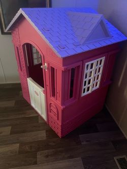 Little Tikes Cape Cottage Playhouse *selling it