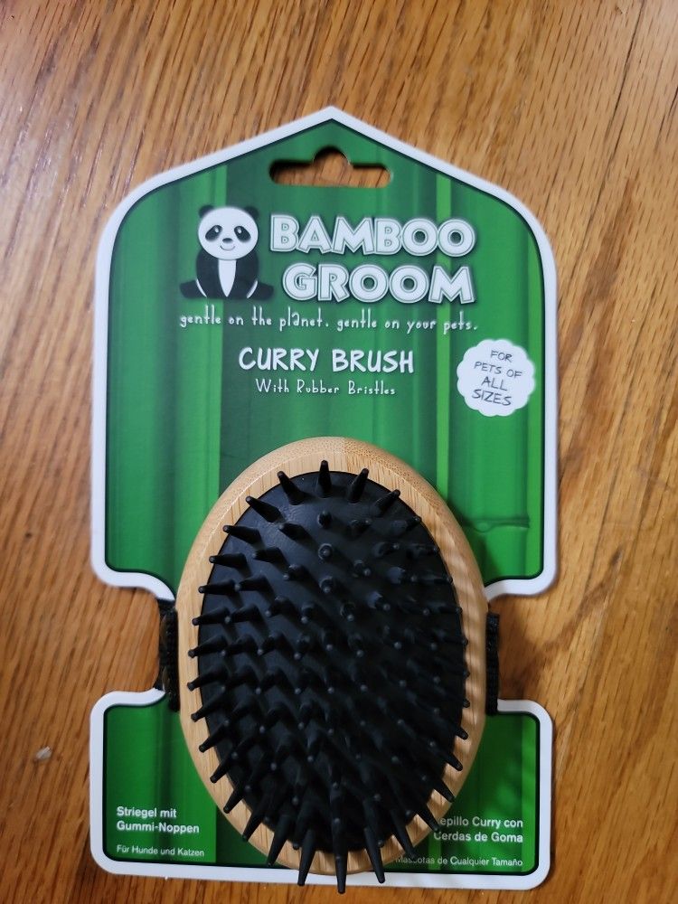 Bamboo Groom Curry Brush - Rubber Bristles