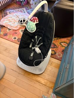 Excellent condition 4moms MamaRoo Multi-Motion Baby Swing