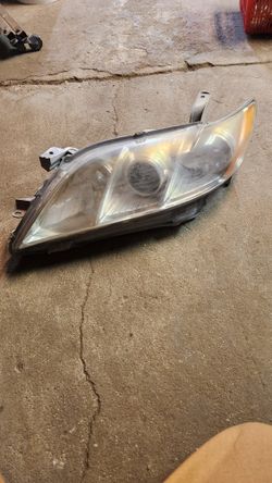 Driver Side Headlight 2007 Toyota Camry $50 