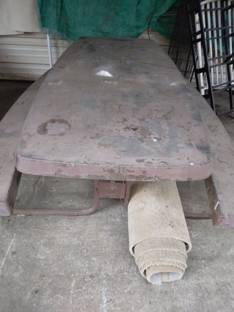 Picnic Table Plastic & Metal