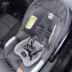 Maxi-Cosi Infant Car Seat + Base (Excellent Condition)