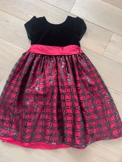 Girl Christmas New Year dress Size 6-7. 