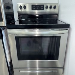 Frigidaire Combo: Refrigerator, Stove, Dish Washer, Microwave