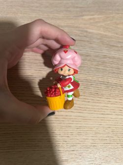 strawberry shortcake figure