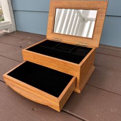 Wooden jewelry box