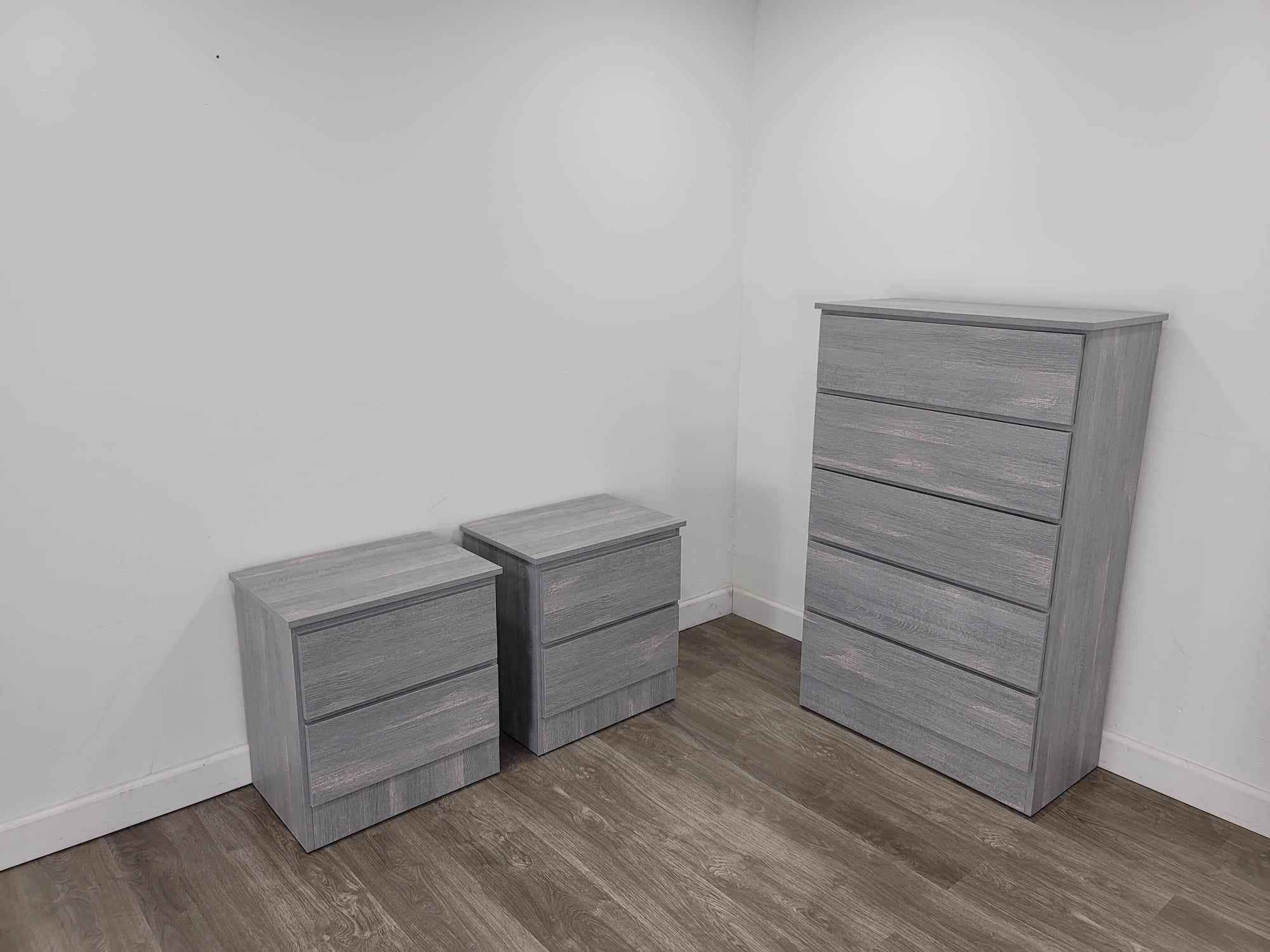 Brand New Chest and Nightstands / Gavetero y Mesas de Noche Nuevo a Estrenar …. Fast 🚚