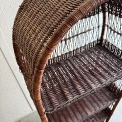 Cute Vintage Wicker Bookshelf