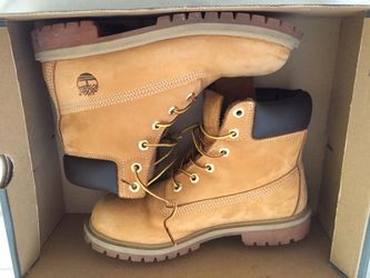 Great condition hardly worn! Size 5.5 boys 7 woman