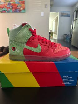 Nike SB dunk strawberry cough