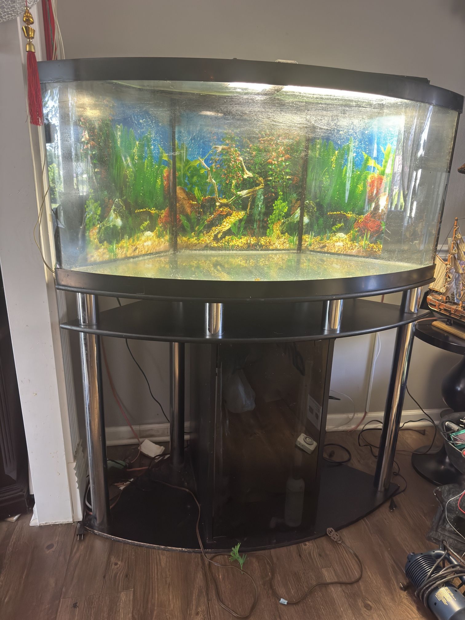 Approx 90 gal Fish Tank