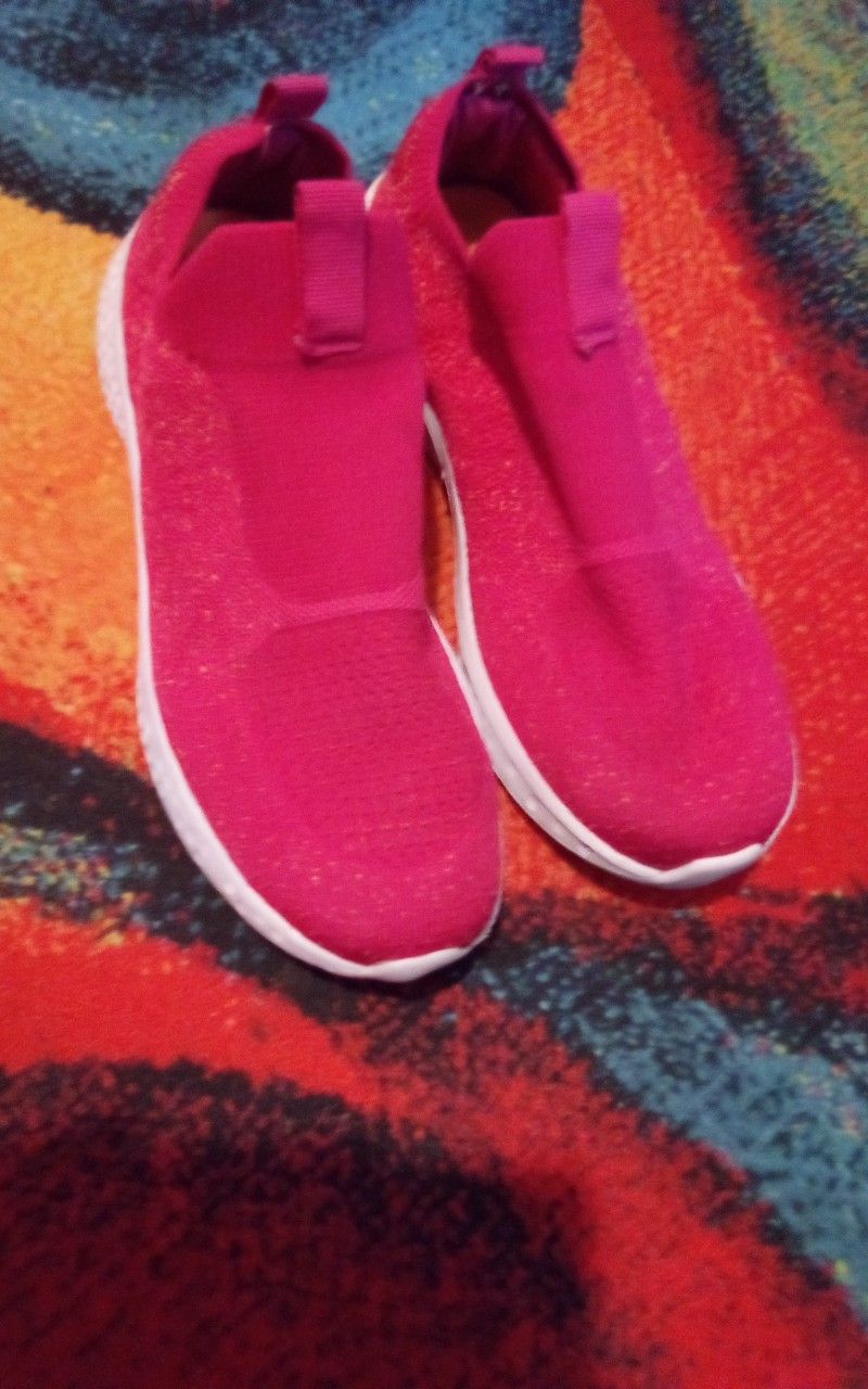 Avia Lightly Used Size 8