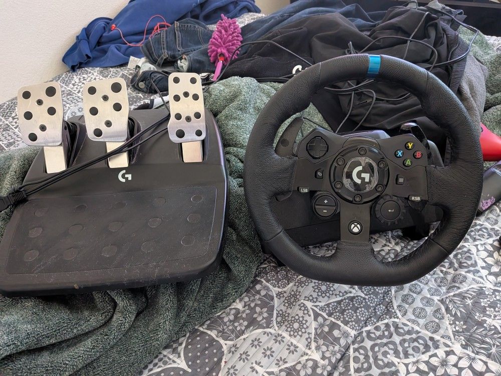 Logitech G923 Steering Wheel And Pedals 