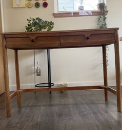 Nice desk, barely used