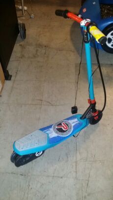 Electric scooter with charger, PPP SCOOTER mfg