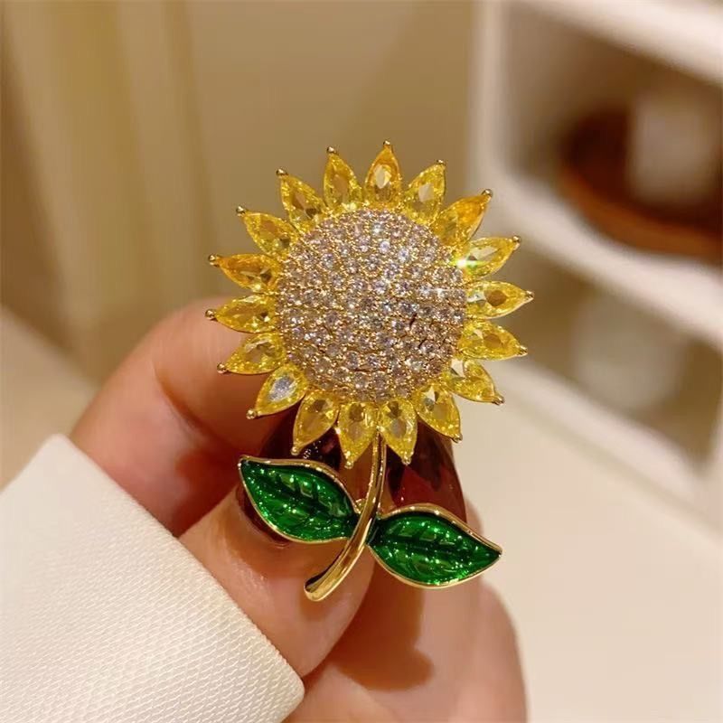Fashion Sunflower Crystal Brooch