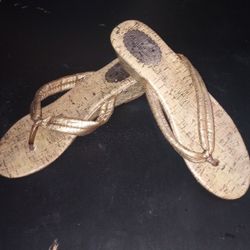 Olivia Miller Gold and Cork Design Thong Sandals Size 7.5