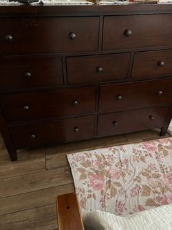 DRESSER AND CHEST OF DRAWERS