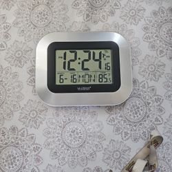 La Crosse Technology Clock