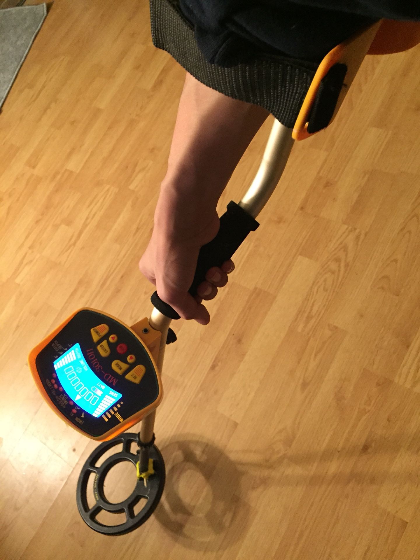 Yellow metal detector