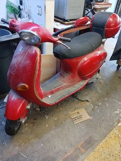 Vespa Scooter ET2 2000