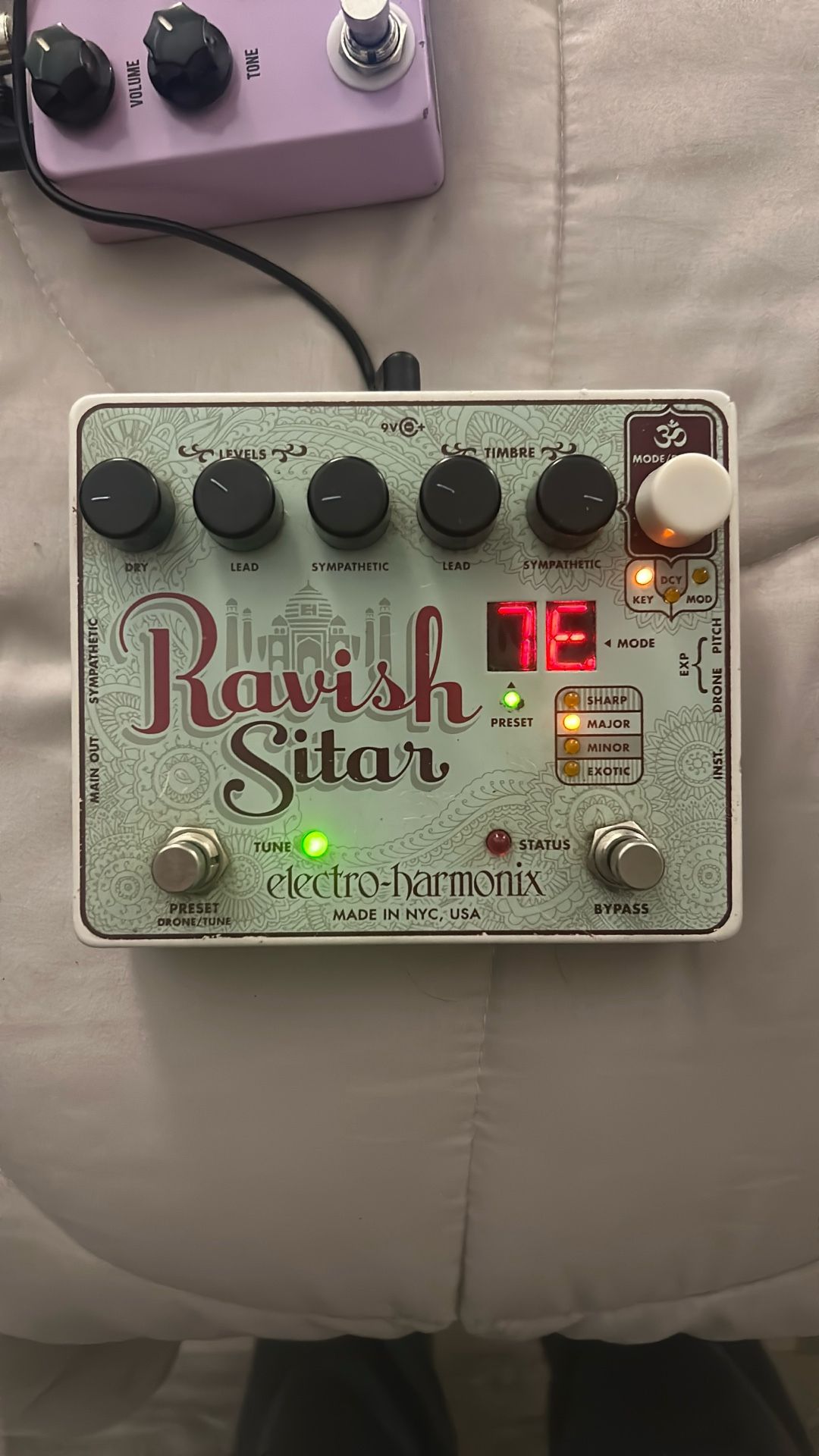 Electro-Harmonix Ravish Sitar Simulator Synth Guitar Effects Pedal