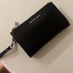 Michael Kors Tech Wallet 