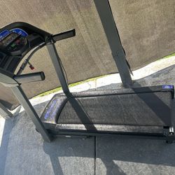 Hoisin Full Sized Incline (10) & 10 MPH Treadmill 