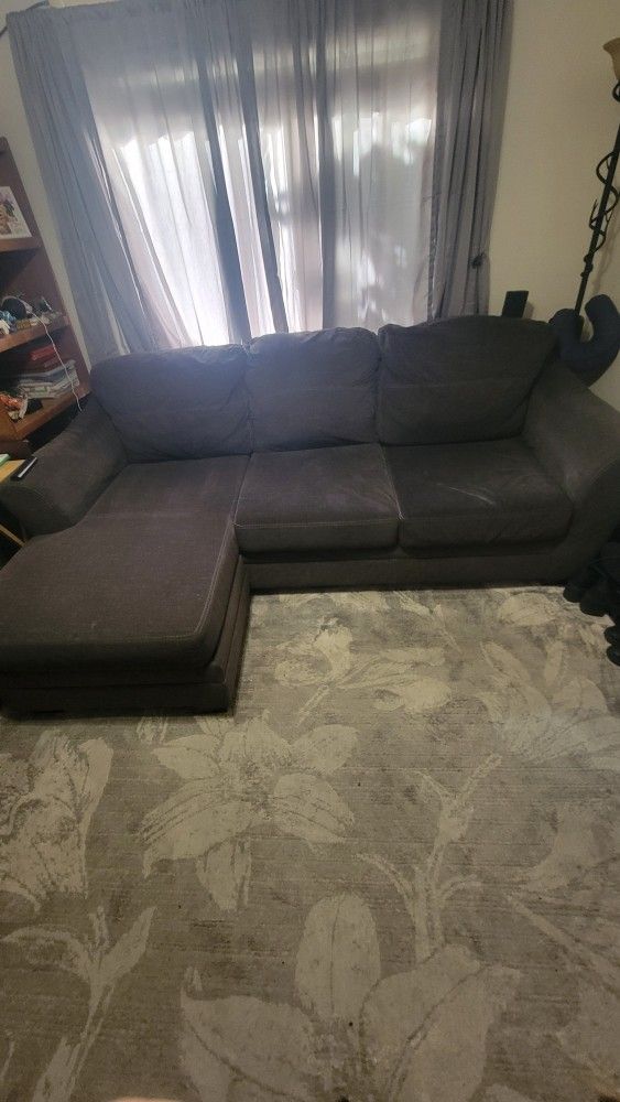 Couch With Reversible Chase (Pending Pickup)