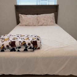 Bedroom Furniture Set (Queen)