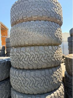 Vendo 295/65/R20 las 4 llantas Bfgoodrich las 4 por $220