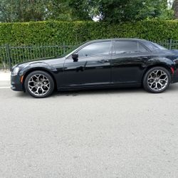 2017/ Chrysler. 300 S