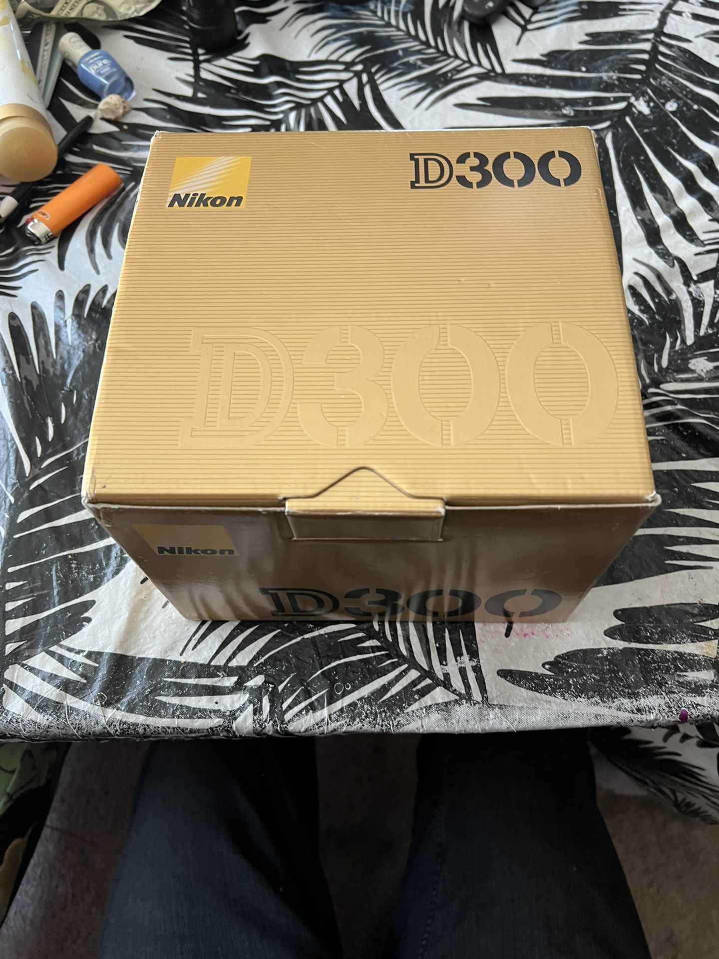 Nikon D300 12.3 MP Digital SLR + AF-S Nikkor DX 18-200mm f/3.5-5.6 G ED VR Lens