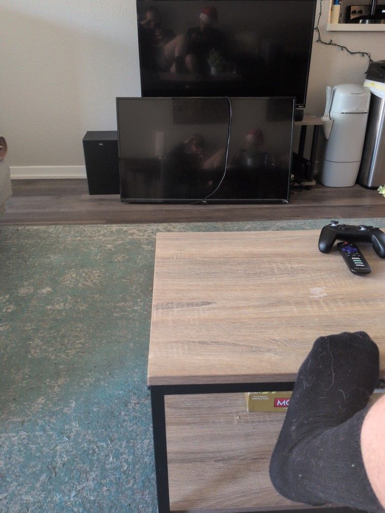 42" flat Screen roku Tv And Remote