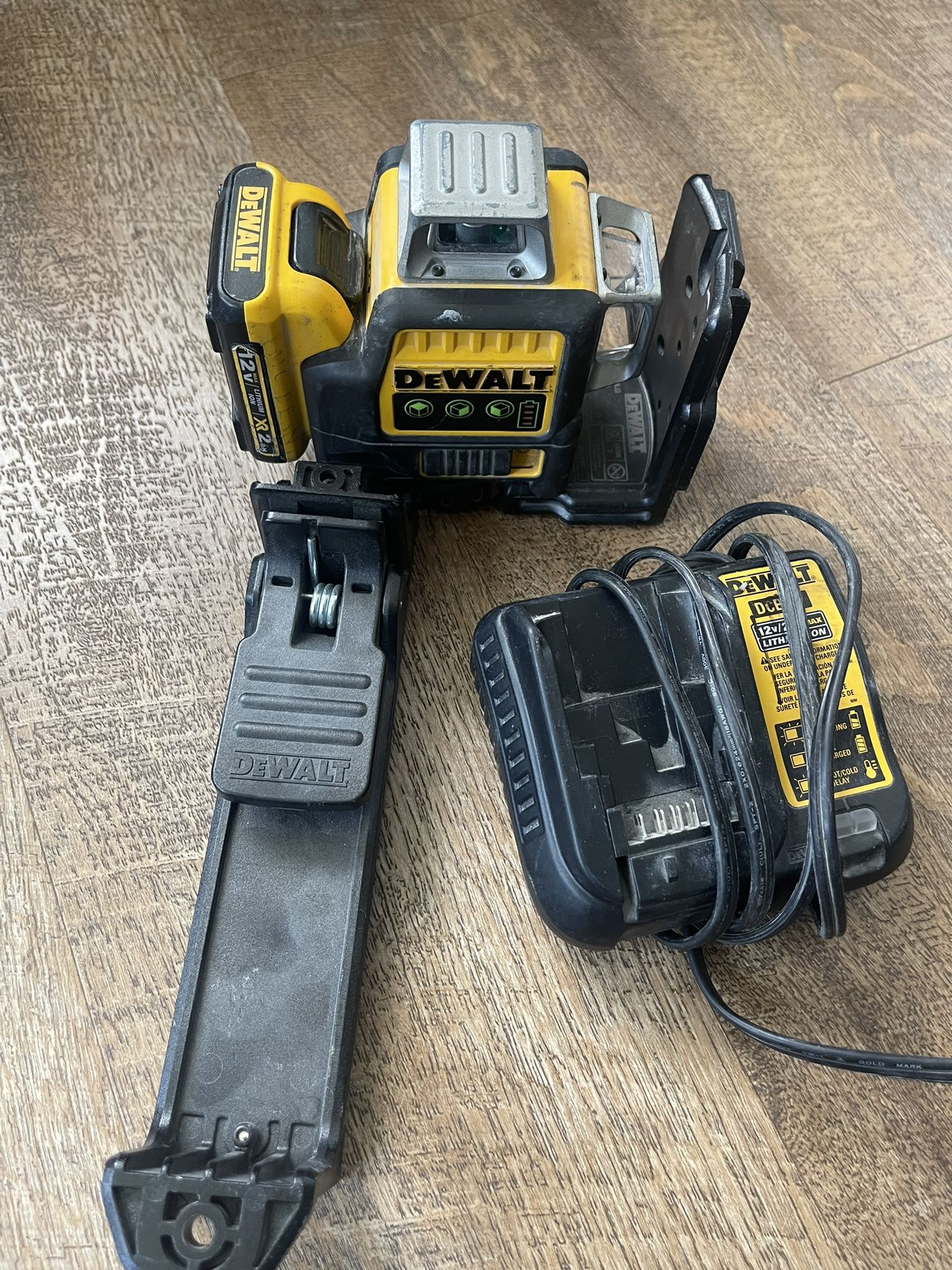 Leiser Dewalt