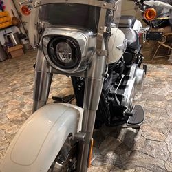 Near brand new 2018 Harley Davidson Fatboy motorcycle!